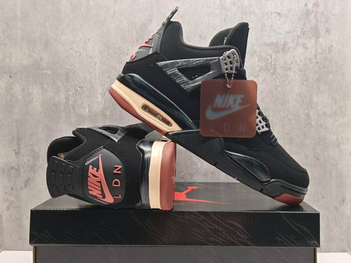 Air Jordan 4 'London' Sneakers - Black and Red