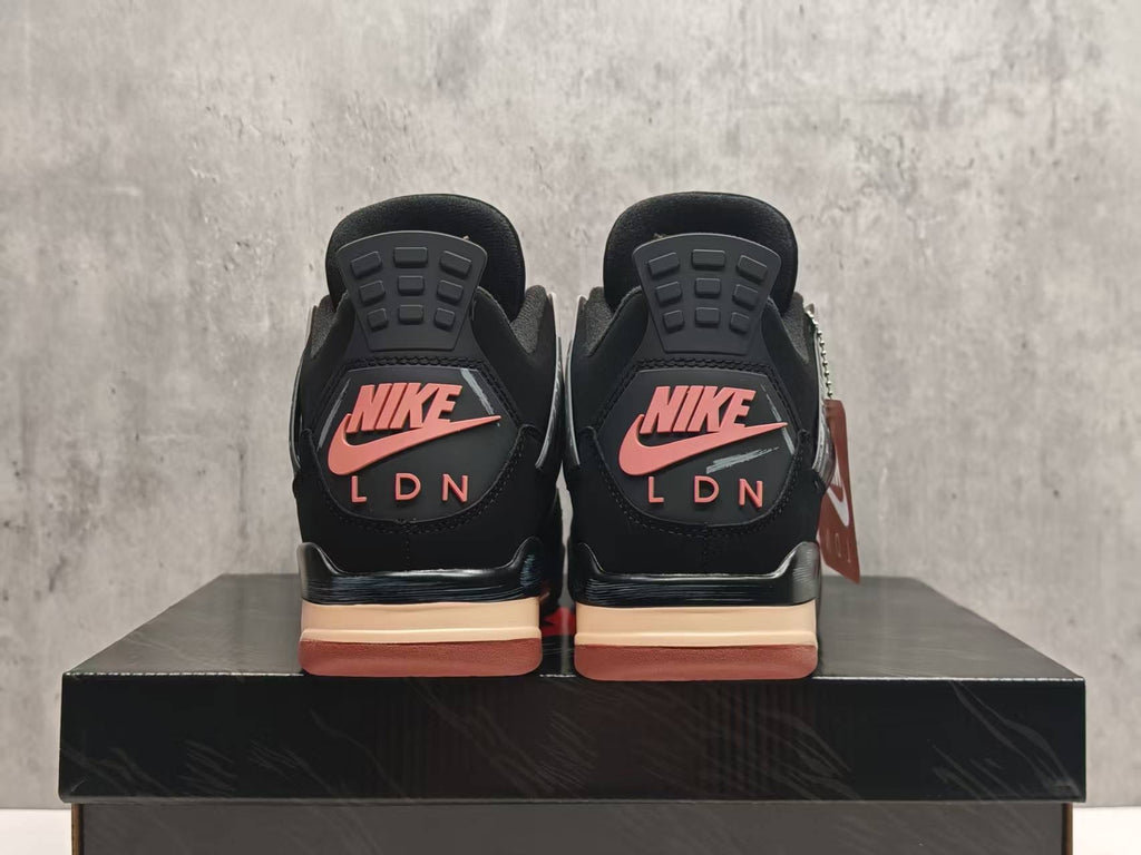 Air Jordan 4 'London' Sneakers - Black and Red