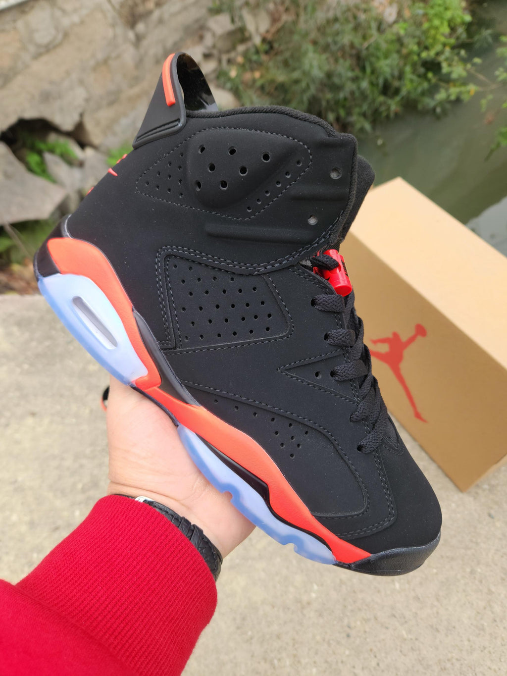 Air Jordan 6 'Shattered Backboard' Sneakers - Black and Red